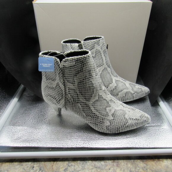 Kenneth Cole Women's Ankle Boots. Size 7..5.  Grey/White. NWT - Picture 3 of 10